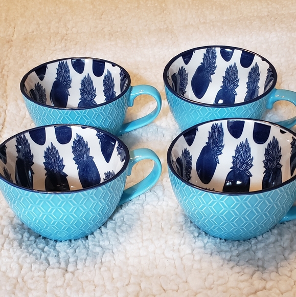 crown & ivy Other - Crown & Ivy Set of four coffee cups